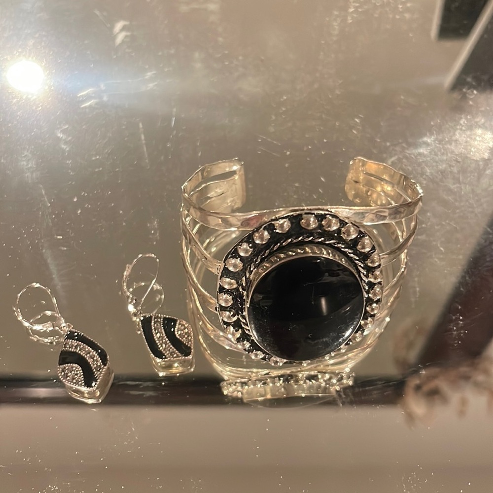 BOGO - bracelets & earrings set